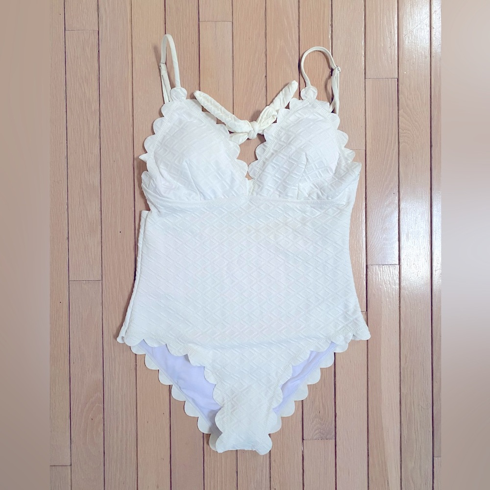 Gorgeous scallop swimsuit